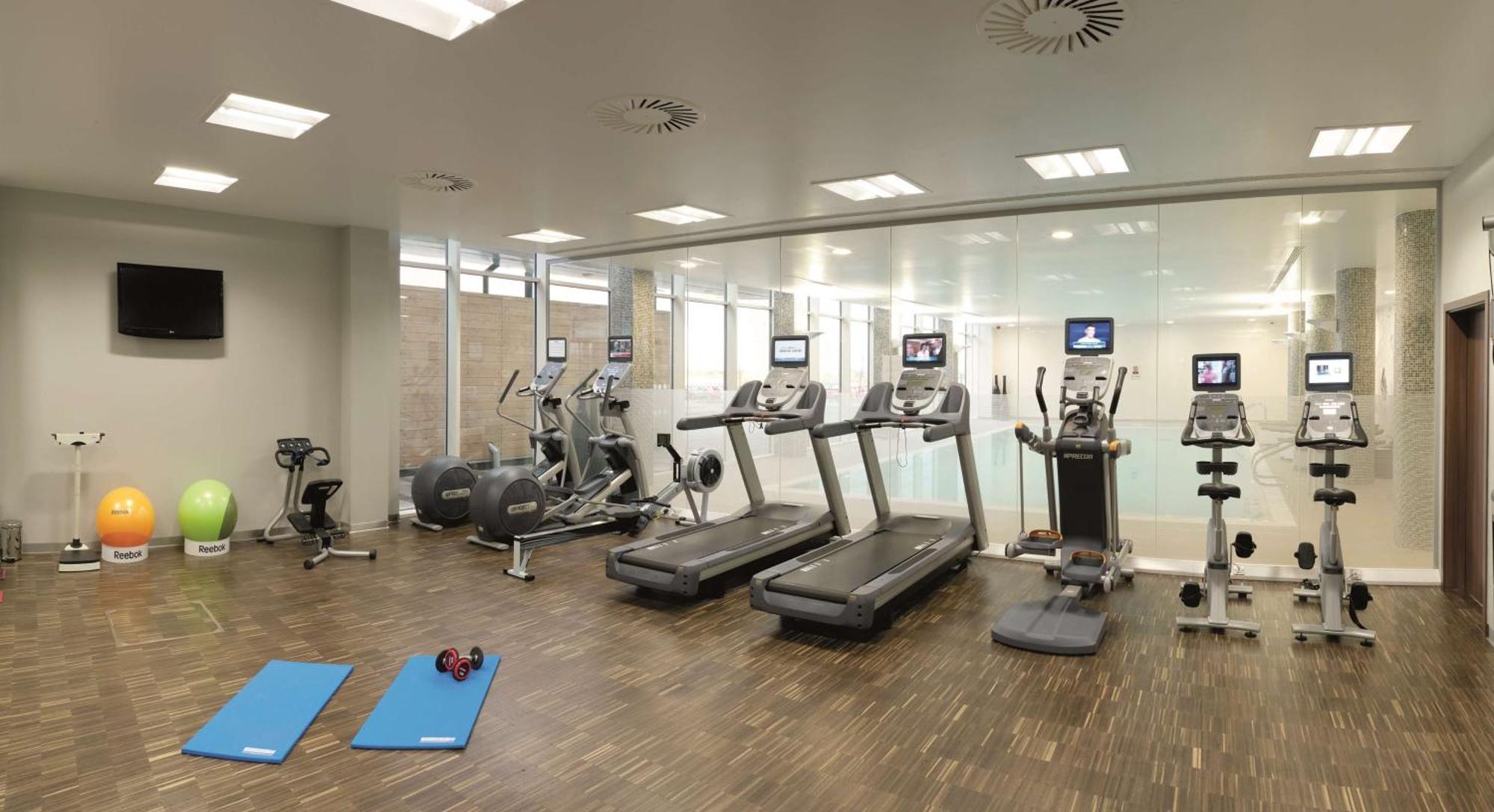 Radisson Blu Hotel East Midlands Airport Касъл Донингтън Екстериор снимка