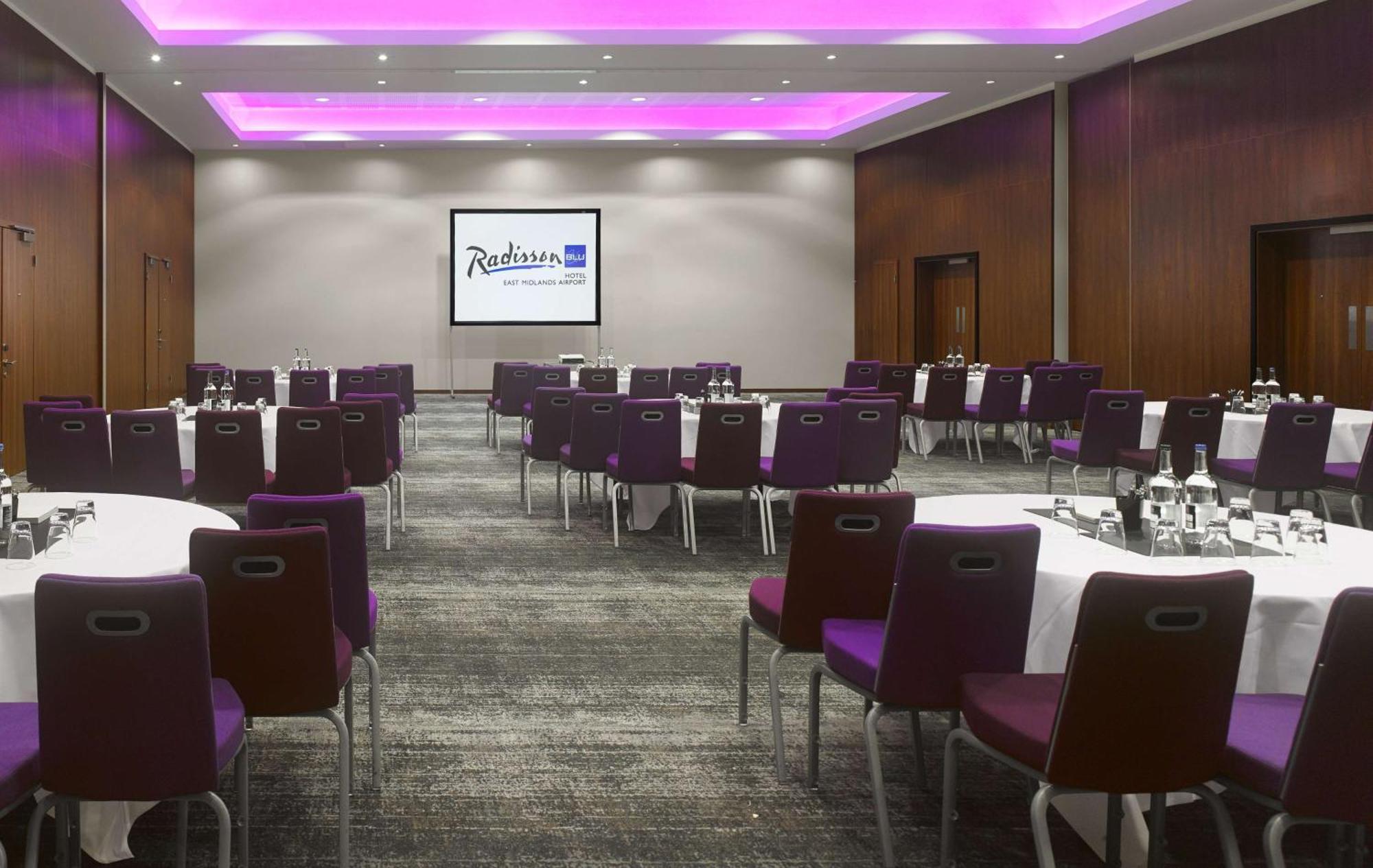 Radisson Blu Hotel East Midlands Airport Касъл Донингтън Екстериор снимка