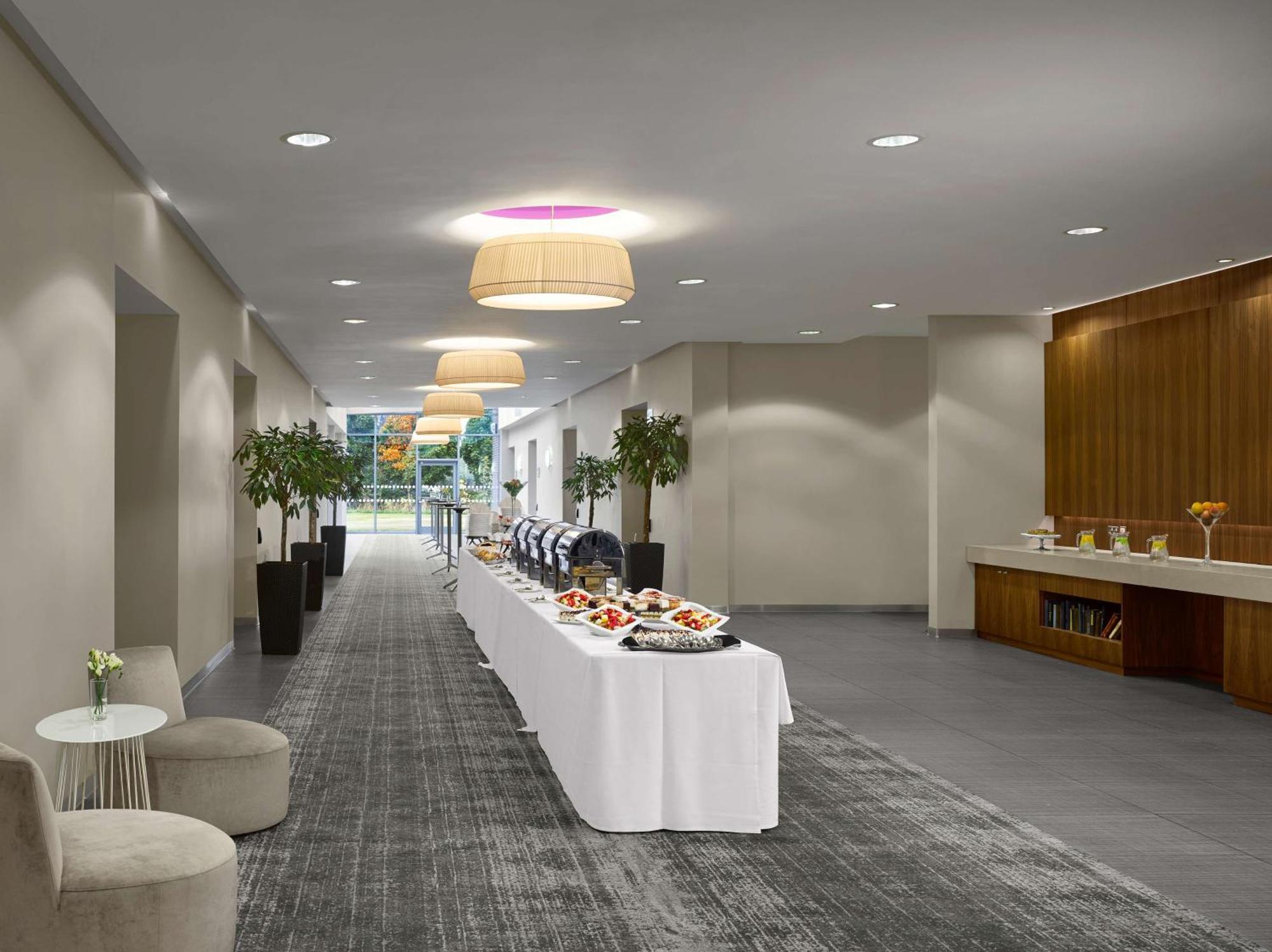 Radisson Blu Hotel East Midlands Airport Касъл Донингтън Екстериор снимка
