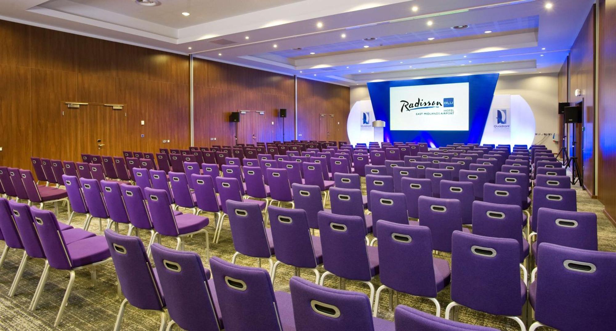 Radisson Blu Hotel East Midlands Airport Касъл Донингтън Екстериор снимка