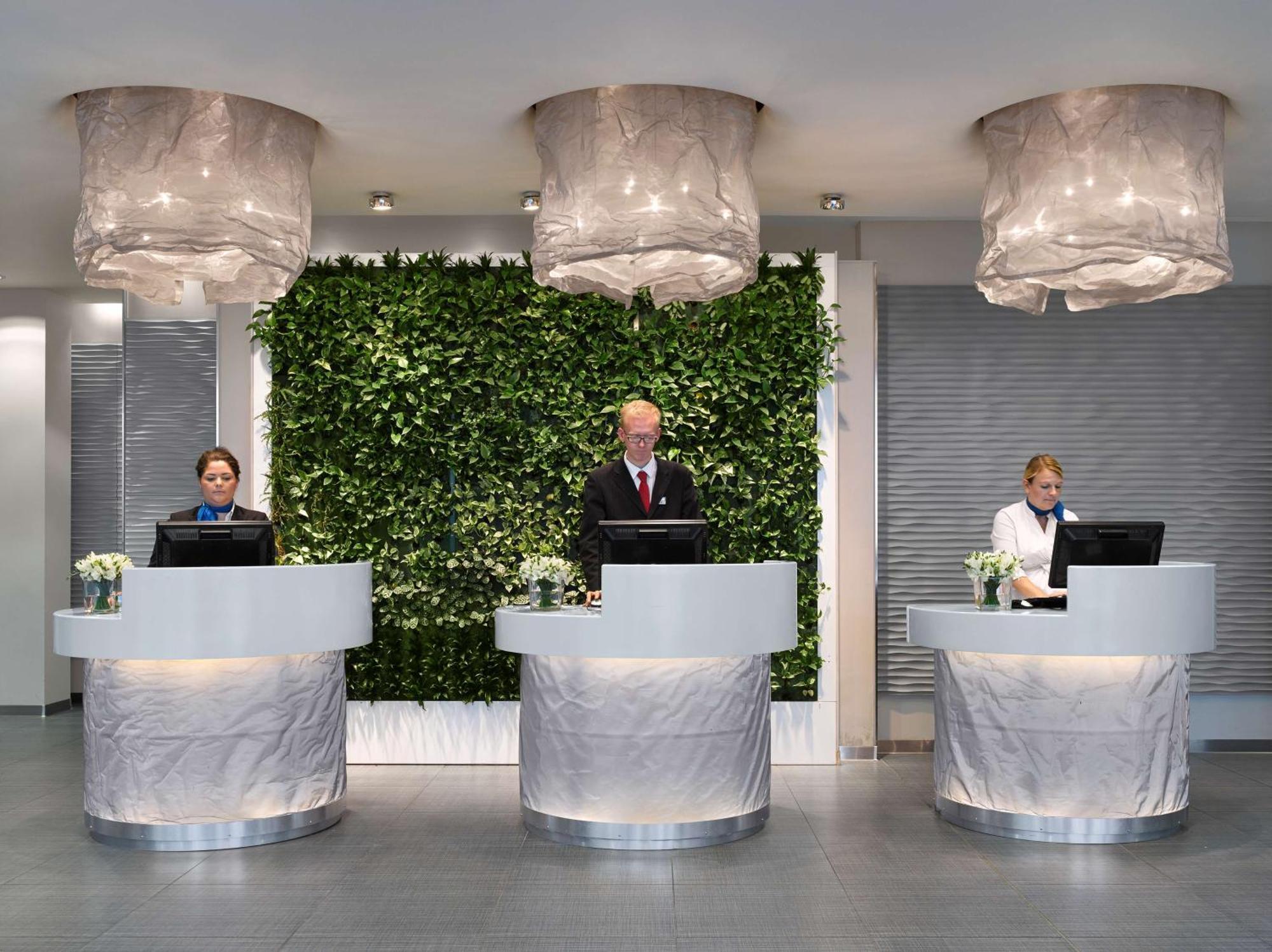 Radisson Blu Hotel East Midlands Airport Касъл Донингтън Екстериор снимка