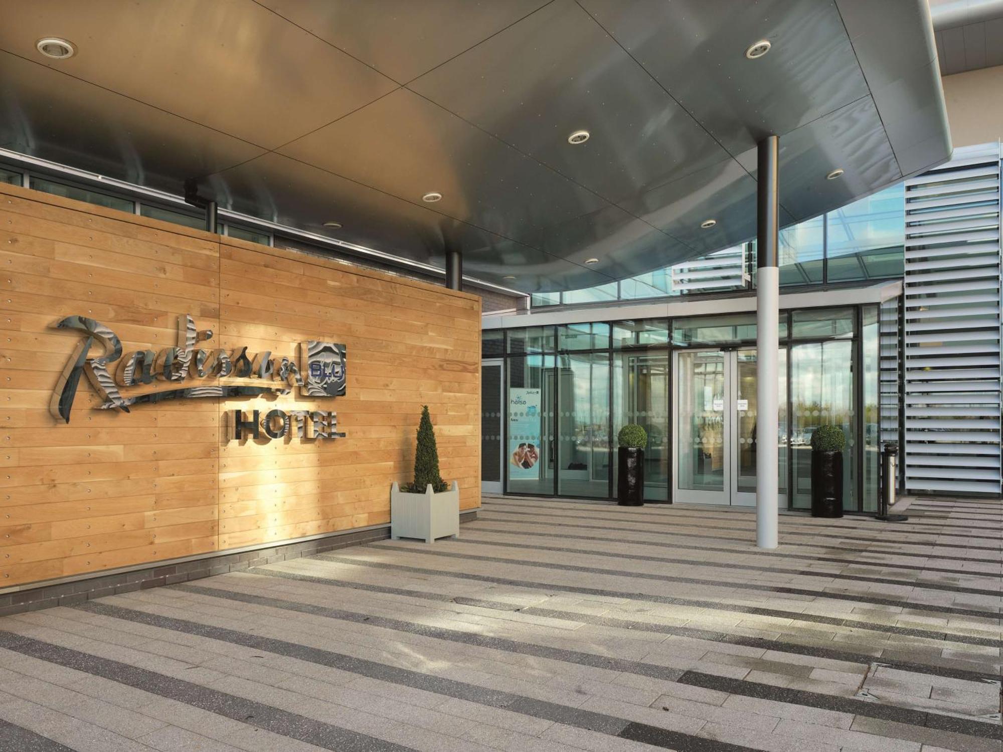 Radisson Blu Hotel East Midlands Airport Касъл Донингтън Екстериор снимка