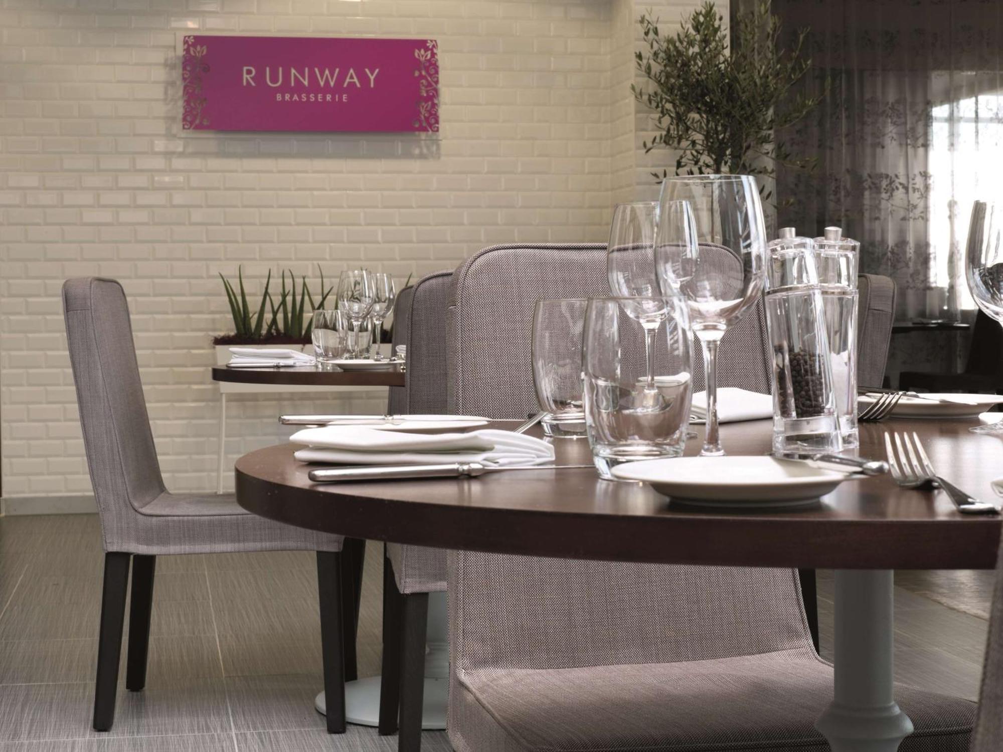 Radisson Blu Hotel East Midlands Airport Касъл Донингтън Екстериор снимка