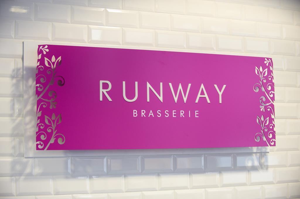 Radisson Blu Hotel East Midlands Airport Касъл Донингтън Екстериор снимка