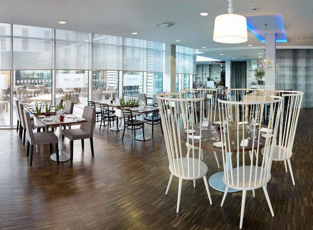 Radisson Blu Hotel East Midlands Airport Касъл Донингтън Екстериор снимка